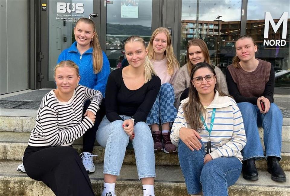 Emilie, Nora, Benedicte, Emilie, Tilde, Kamilé og Yusra 