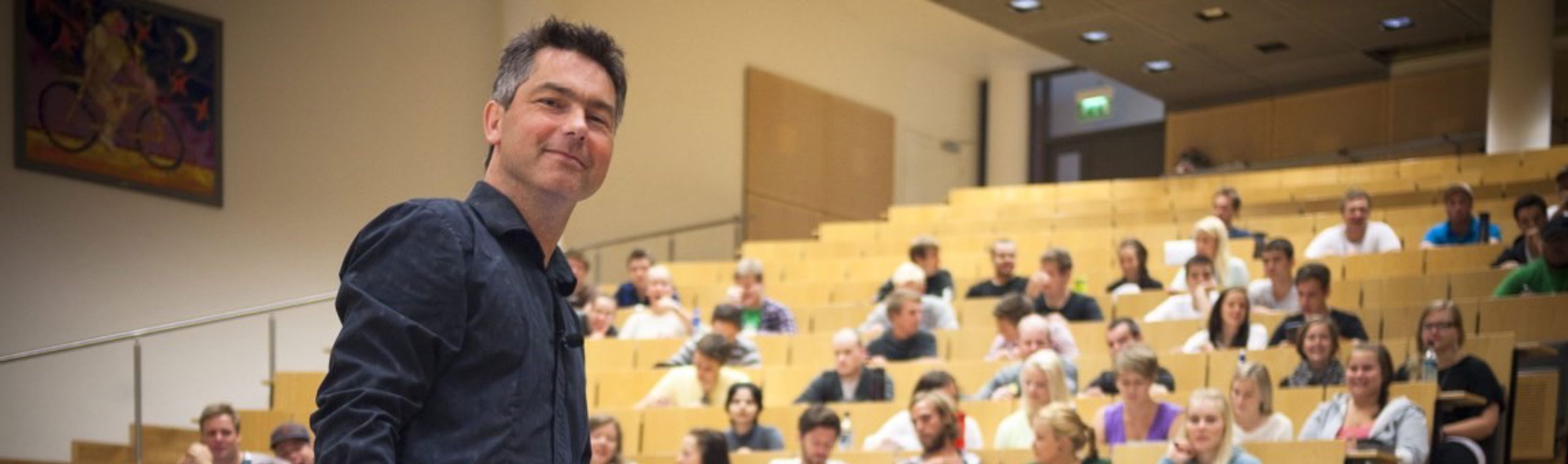 Høskulelærar i auditorium