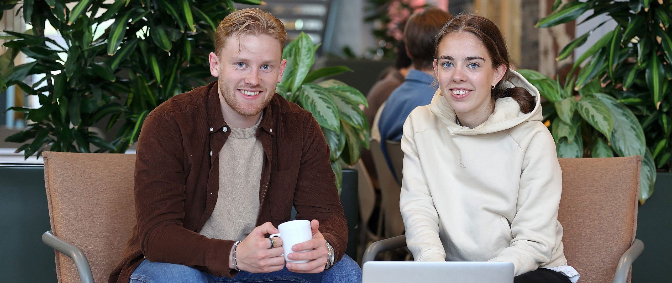 To studentar på campus